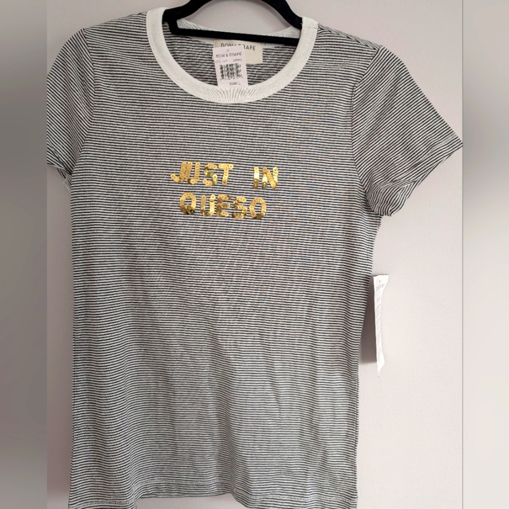 Bow & Drape Just In Queso Black White Tee Small